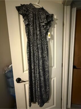 1. State Black & Gray animal print Ruffled Sleeve Jumpsuit